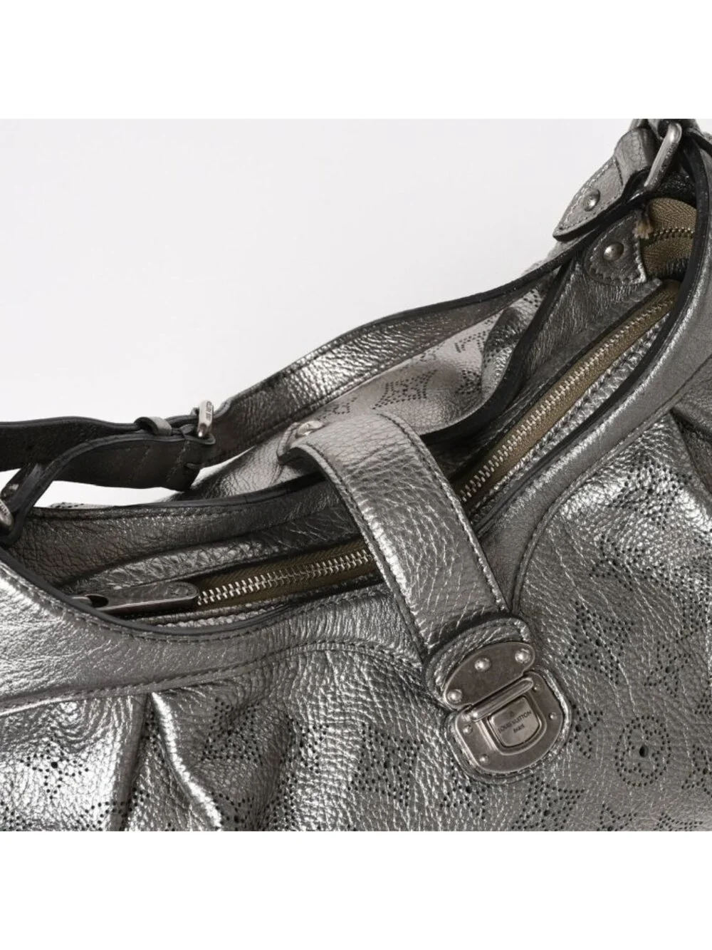 Louis Vuitton Mahina XS Shoulder Bag Argent Metallic Silver